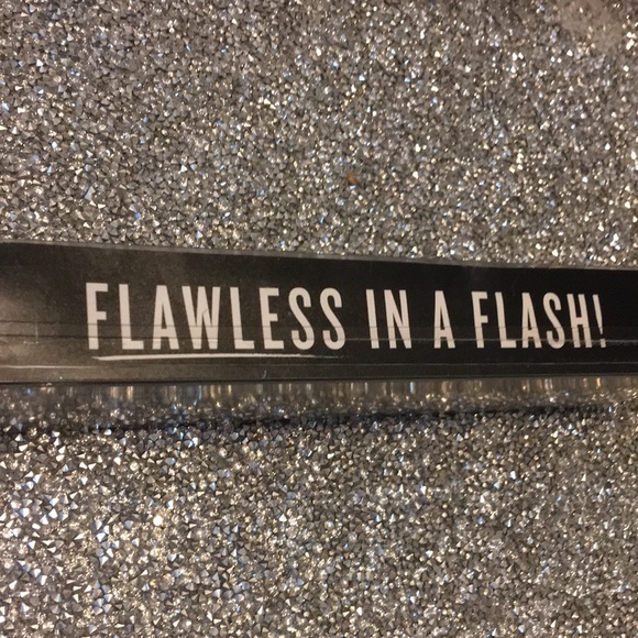 Smashbox Camera Ready powder foundation brush - Picture 6 of 10